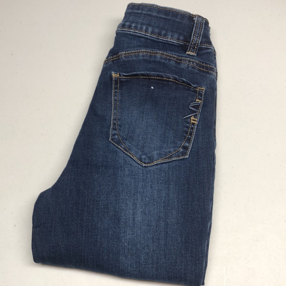 LIKE NEW SECRETS WITH LOVE HIGH-RISE NARROW WAIST JEANS 1/25x⭐️